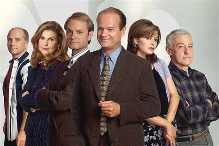 A disheveled Frasier chats with a homeless man in a diner on Christmas Day