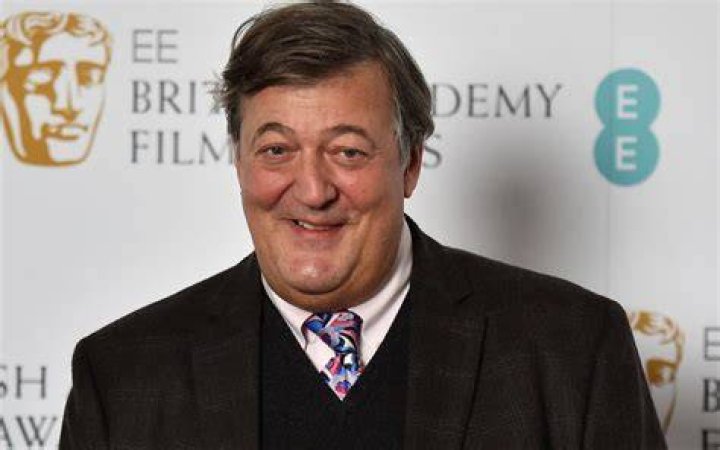 Stephen Fry career earnings, salary and net worth 1 big stephen fry 289535