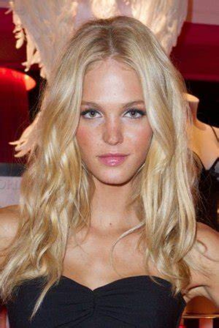 Erin Heatherton Bra Size, Age, Weight, Height, Measurements