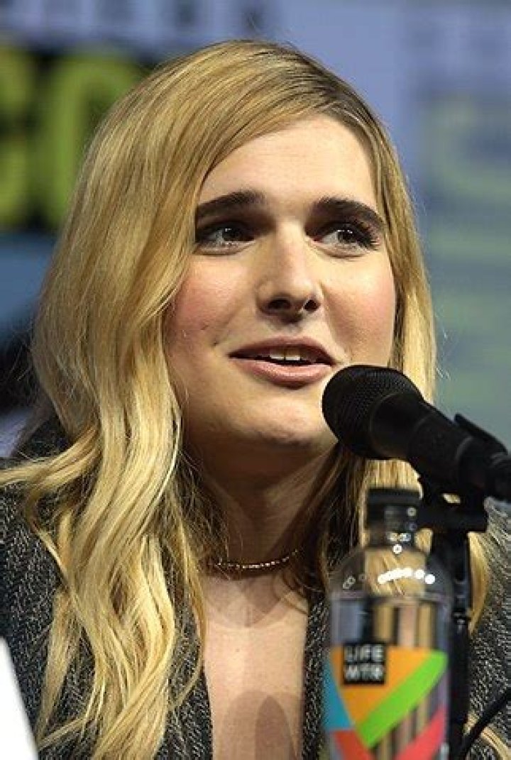 Hari Nef Bra Size, Age, Weight, Height, Measurements
