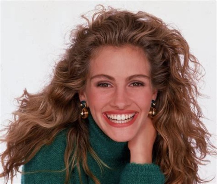Has Julia Roberts got any siblings? Does Julia Roberts have a twin sister? Does Julia Roberts have a brother? 1 Julia Roberts