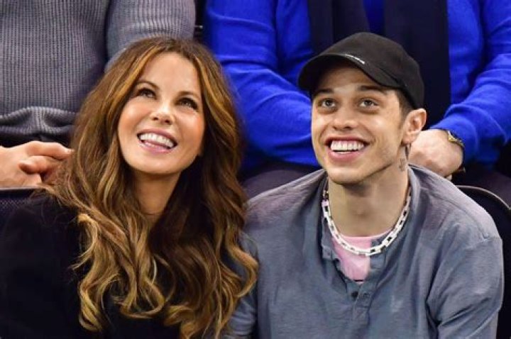 8 hottest Hollywood girls who dated Pete Davidson 5 Kate Beckinsale and Pete Davidson hold hands leaving a Motley Crue show in LA in 2019
