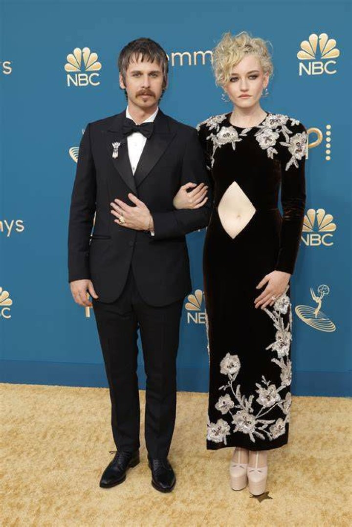 What ethnicity is Julia Garner? Jewish background explained 1 Mark Foster Who is Julia Garner husband