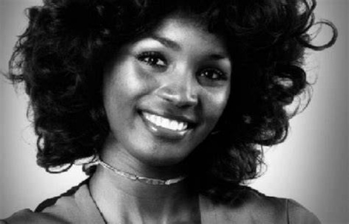 Maxine Sneed Biography