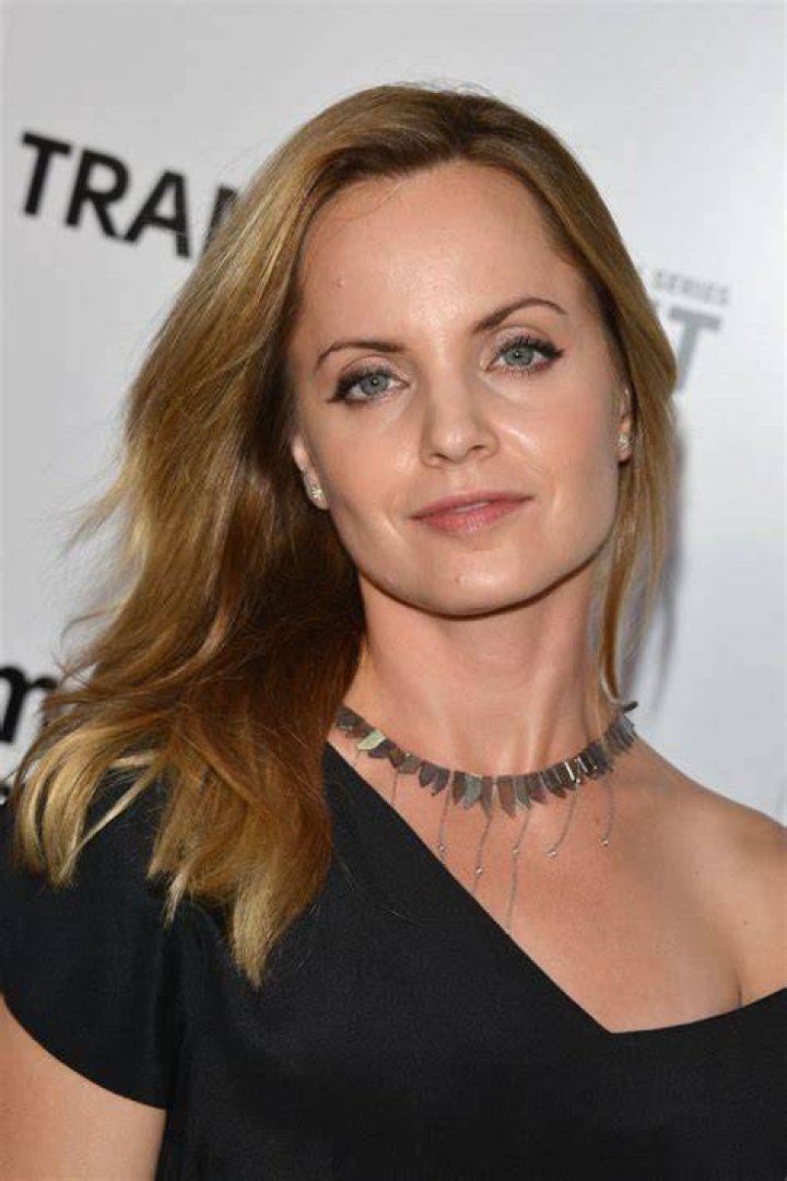 Mena Suvari Biography