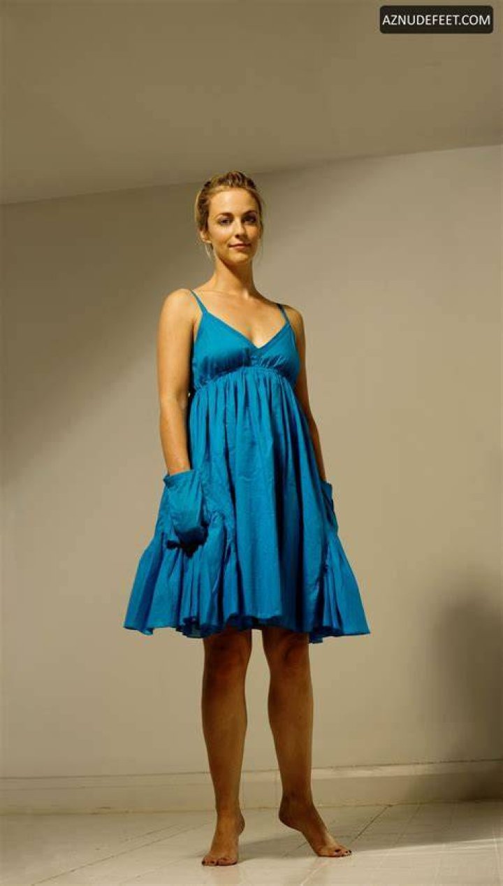 Miranda Raison Bra Size, Age, Weight, Height, Measurements