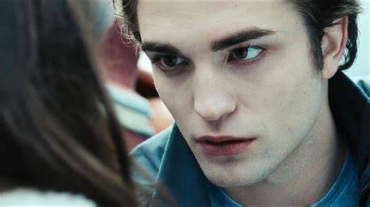 How tall is Robert Pattinson? Facts about height and weight 1 Robert Pattinson