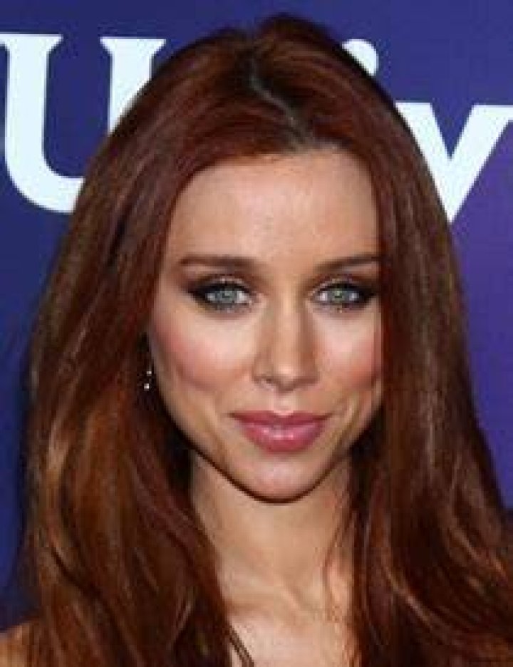 Una Healy Bra Size, Age, Weight, Height, Measurements