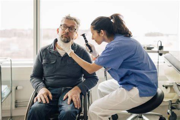UT Southwestern Ear Surgeons Help Pioneer Minimally Invasive Surgery for Eardrum Repairs, Middle Ear Surgery